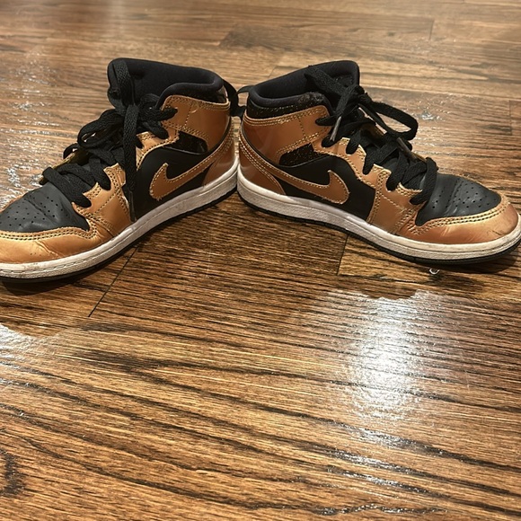 Jordan’s kids size 1.5 - Picture 4 of 6